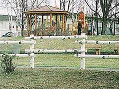 FRP造形による擬木の柵（白樺丸太）の施工例