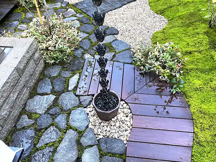 鎖樋を使用した雨樋